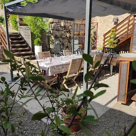 La Pierre Trouée D'hôtes Couette-café *