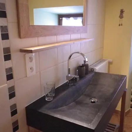 La Pierre Trouee D'hotes