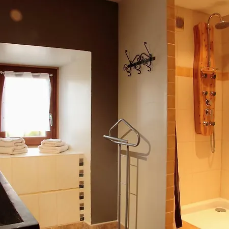 La Pierre Trouee D'hotes