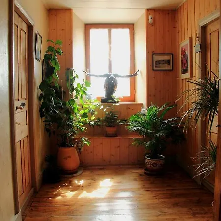 La Pierre Trouee D'hotes