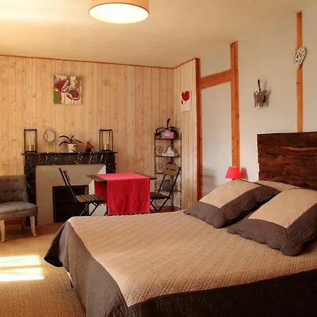 La Pierre Trouee D'hotes * Châteauneuf-de-Randon