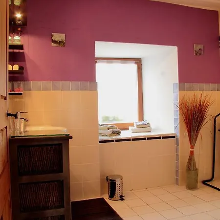 La Pierre Trouee D'hotes