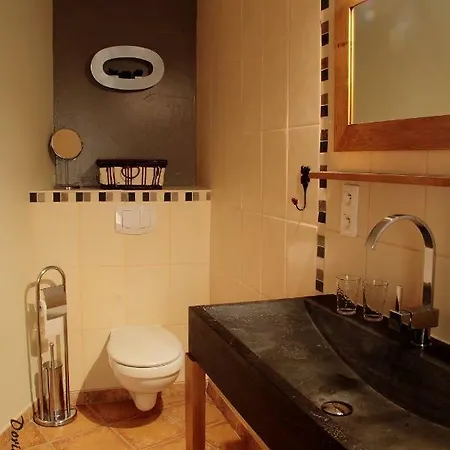 La Pierre Trouee D'hotes *