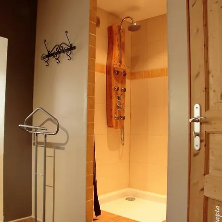 La Pierre Trouee D'hotes Hotel *