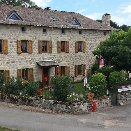 La Pierre Trouée D'hôtes *