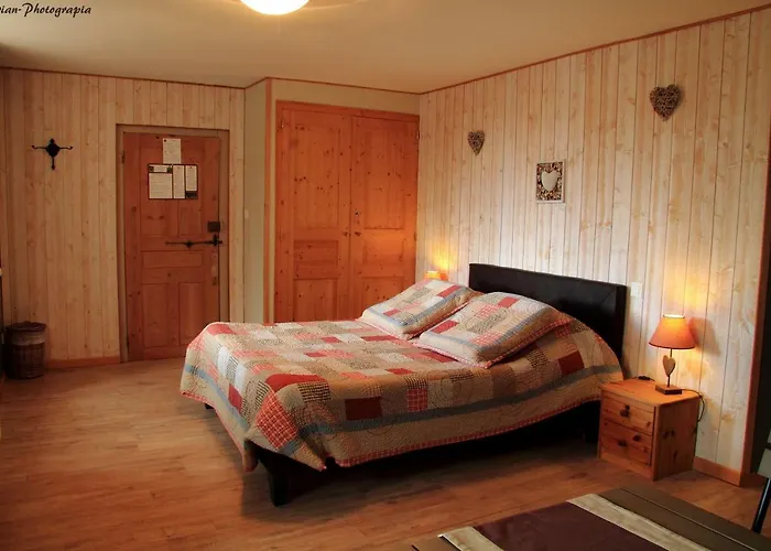 Hotel La Pierre Trouee D'hotes *