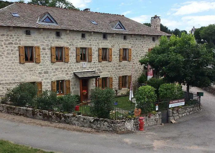 La Pierre Trouee D'hotes *